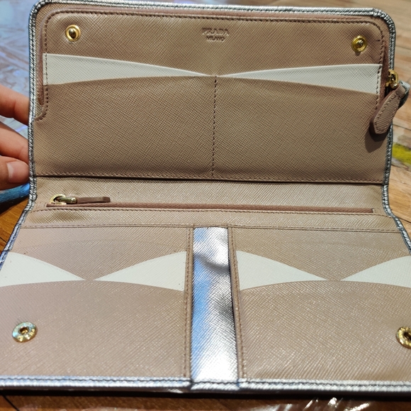 Prada leather wallet - Picture 3 of 7